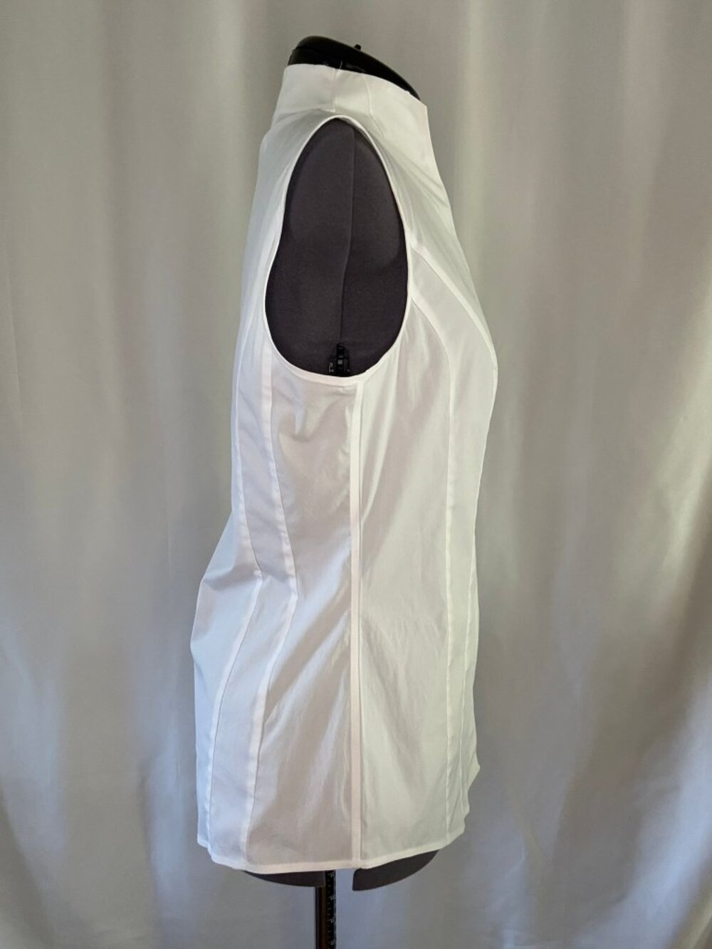 Brooks Brothers size 2 sleeveless white blouse - Picture 2 of 9